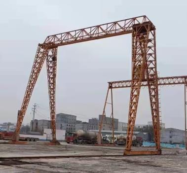 挑選MHGY10噸上包下花葫蘆龍門吊的時(shí)候應(yīng)該注意什么？怎么選擇龍門吊